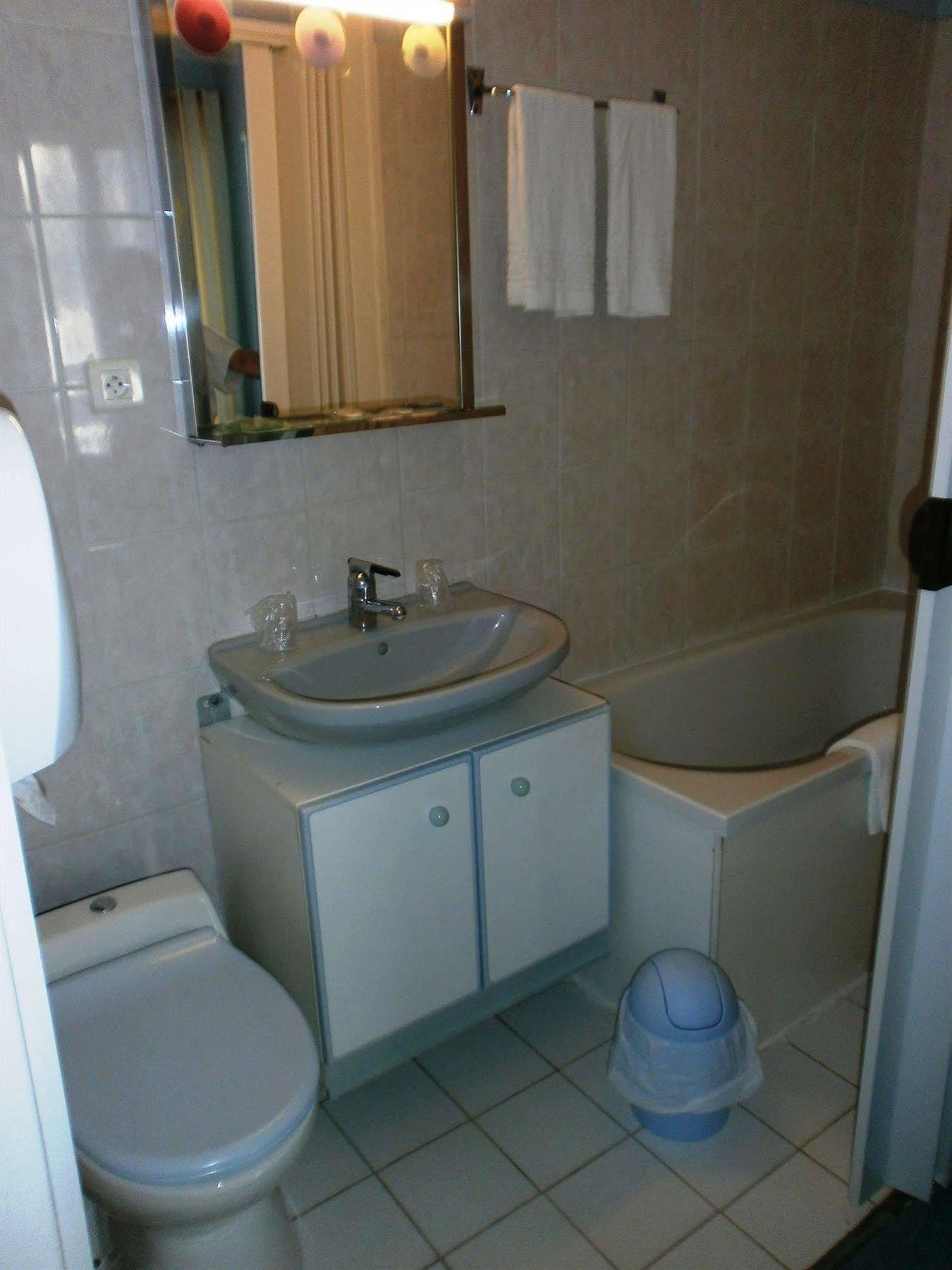 Hotel La Belle Etoile Saint-Nazaire  Ngoại thất bức ảnh